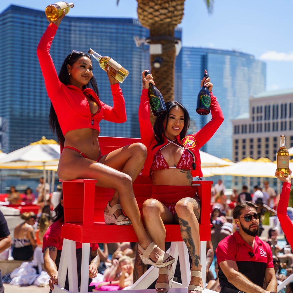 table drais beach club las vegas