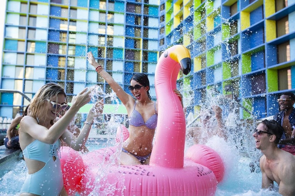 las vegas pool party